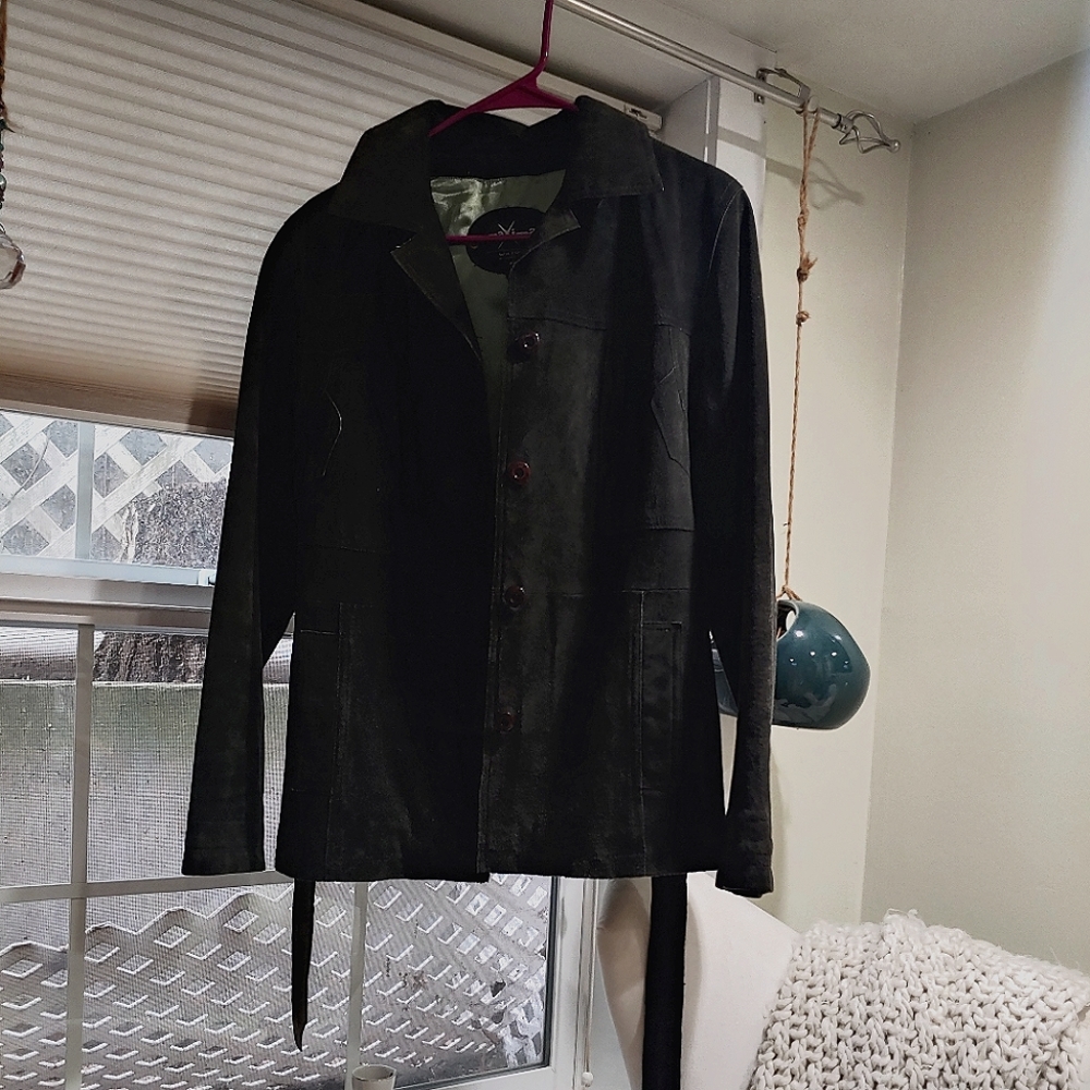 Sued wrap up waist line jacket.